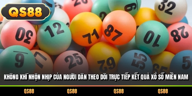 Không khí nhộn nhịp của người dân theo dõi trực tiếp kết quả xổ số miền Nam